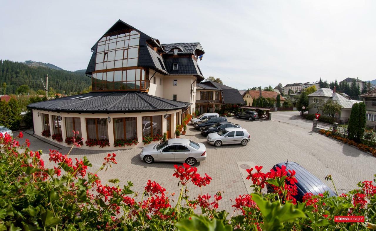 Hotel Cosmos Câmpulung Moldovenesc Eksteriør bilde